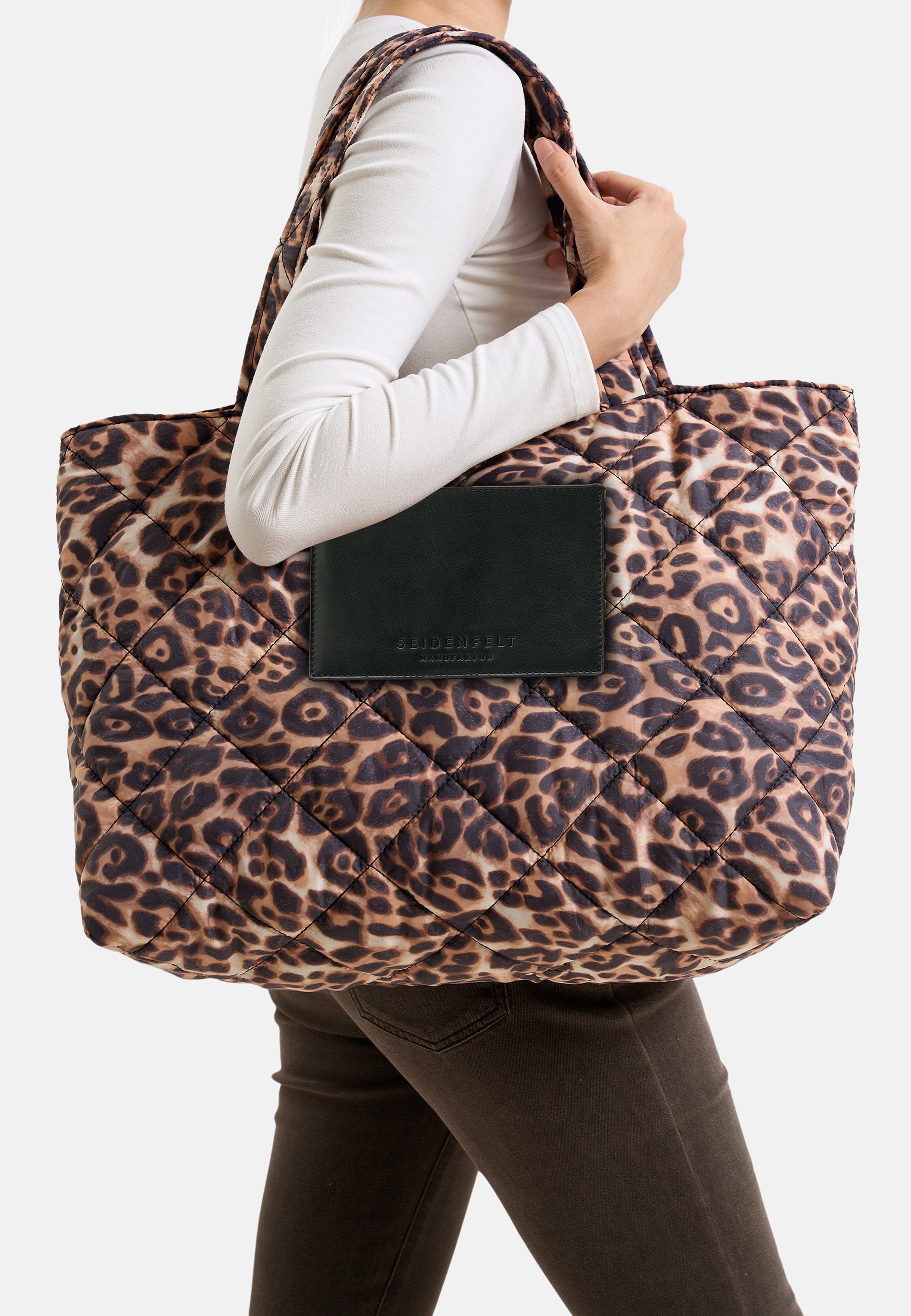 Seidenfelt - Handtaschen>Damen>Kunstlederaccessoires>Portemonnaies - Evenes Big Tote Leo - leo pattern / OS