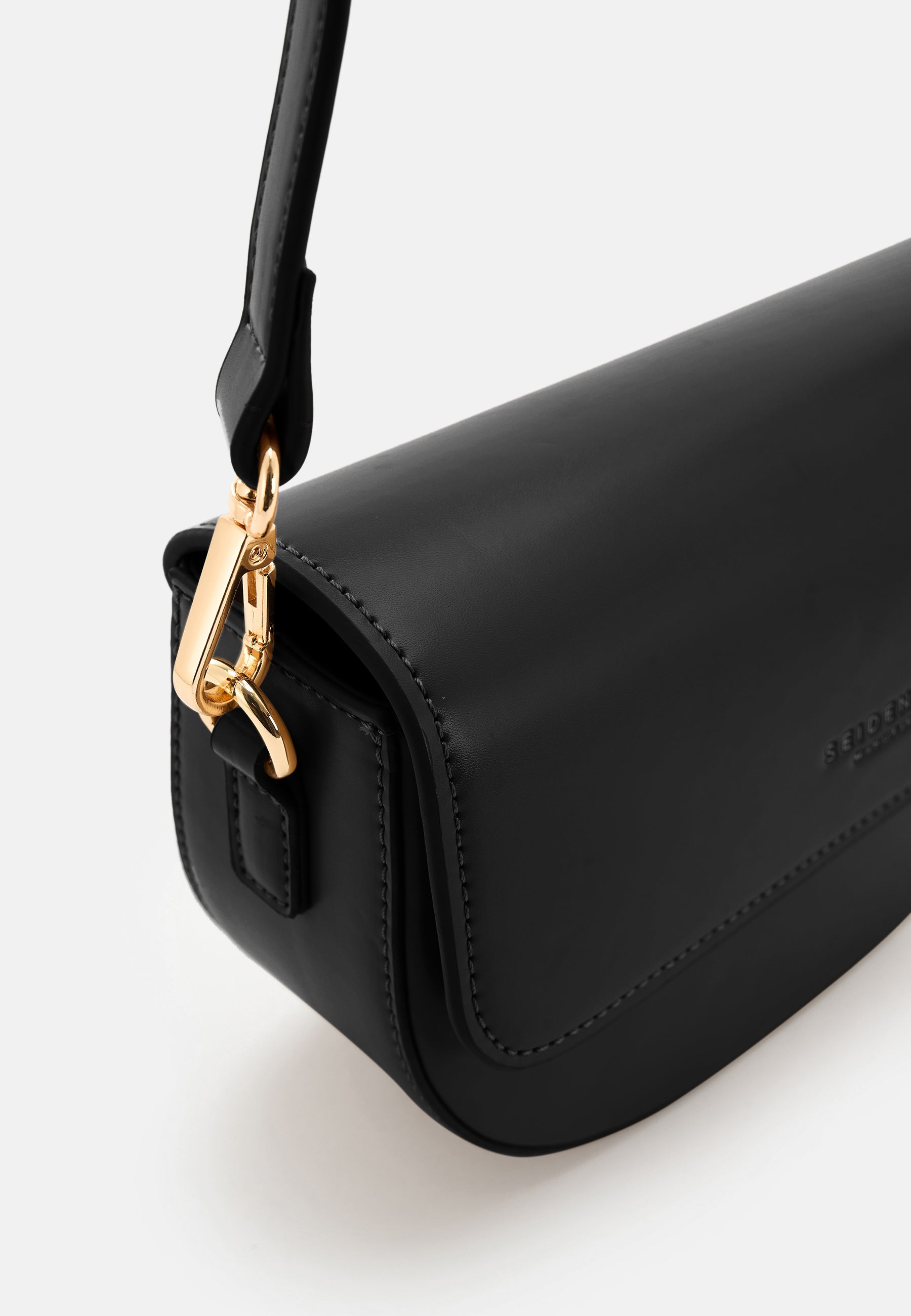 Arvaja Saddle black OS
