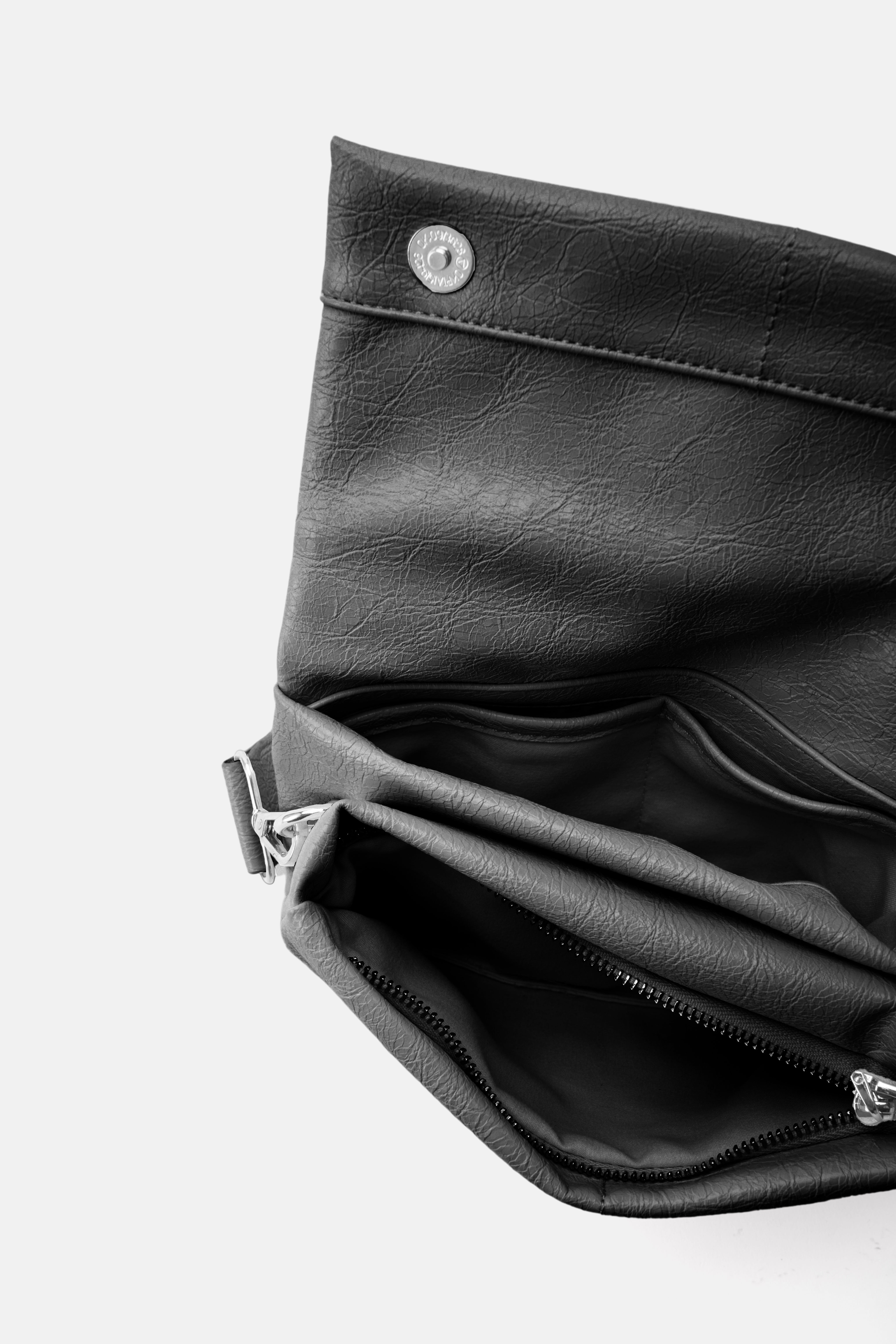 Vejen Crossbag glossy black OS