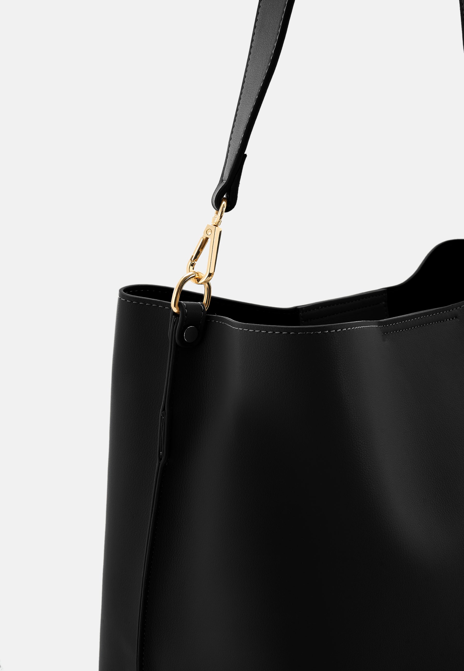 Nelma Hobo black OS