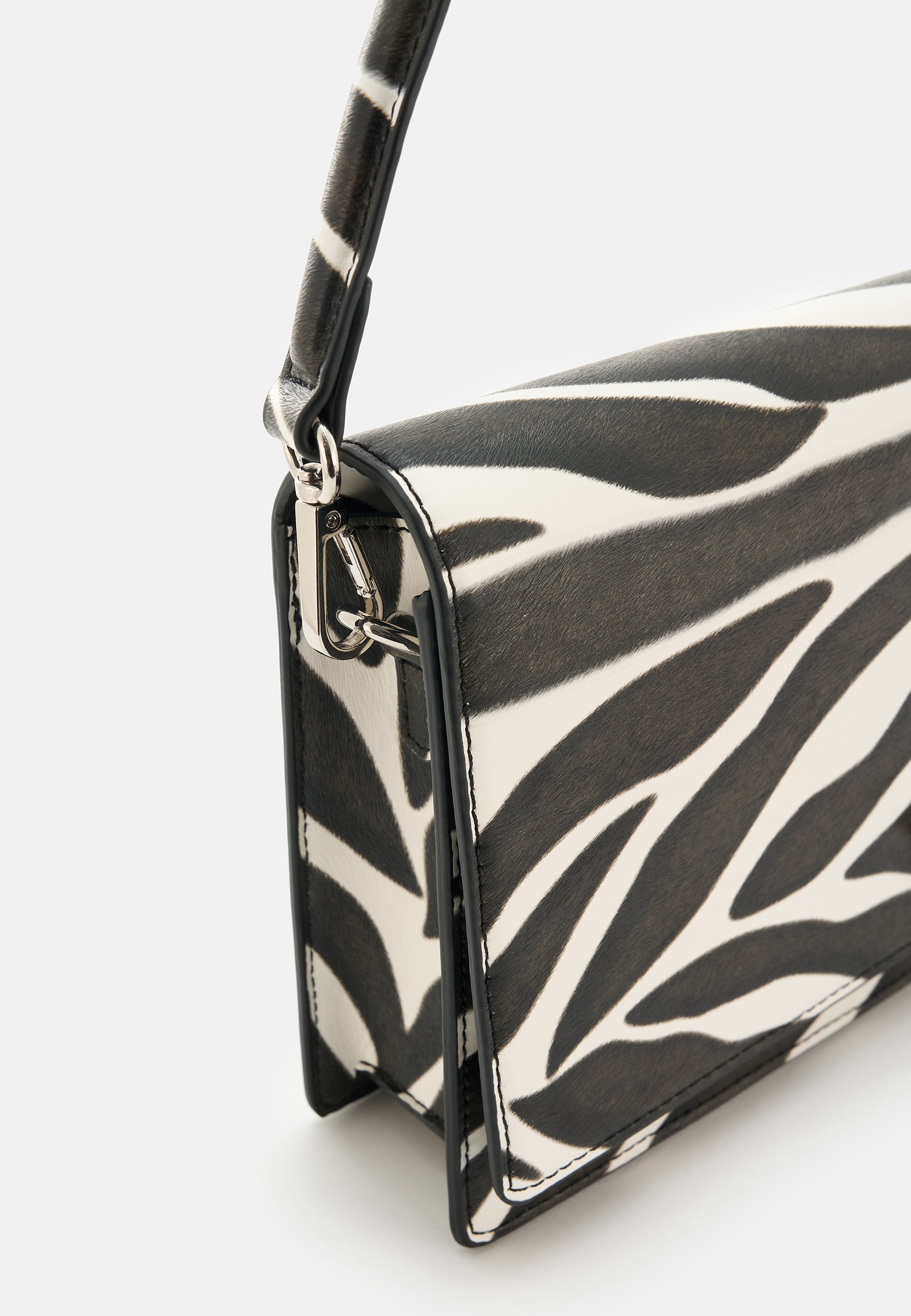 Fjone Big Crossbag zebra OS