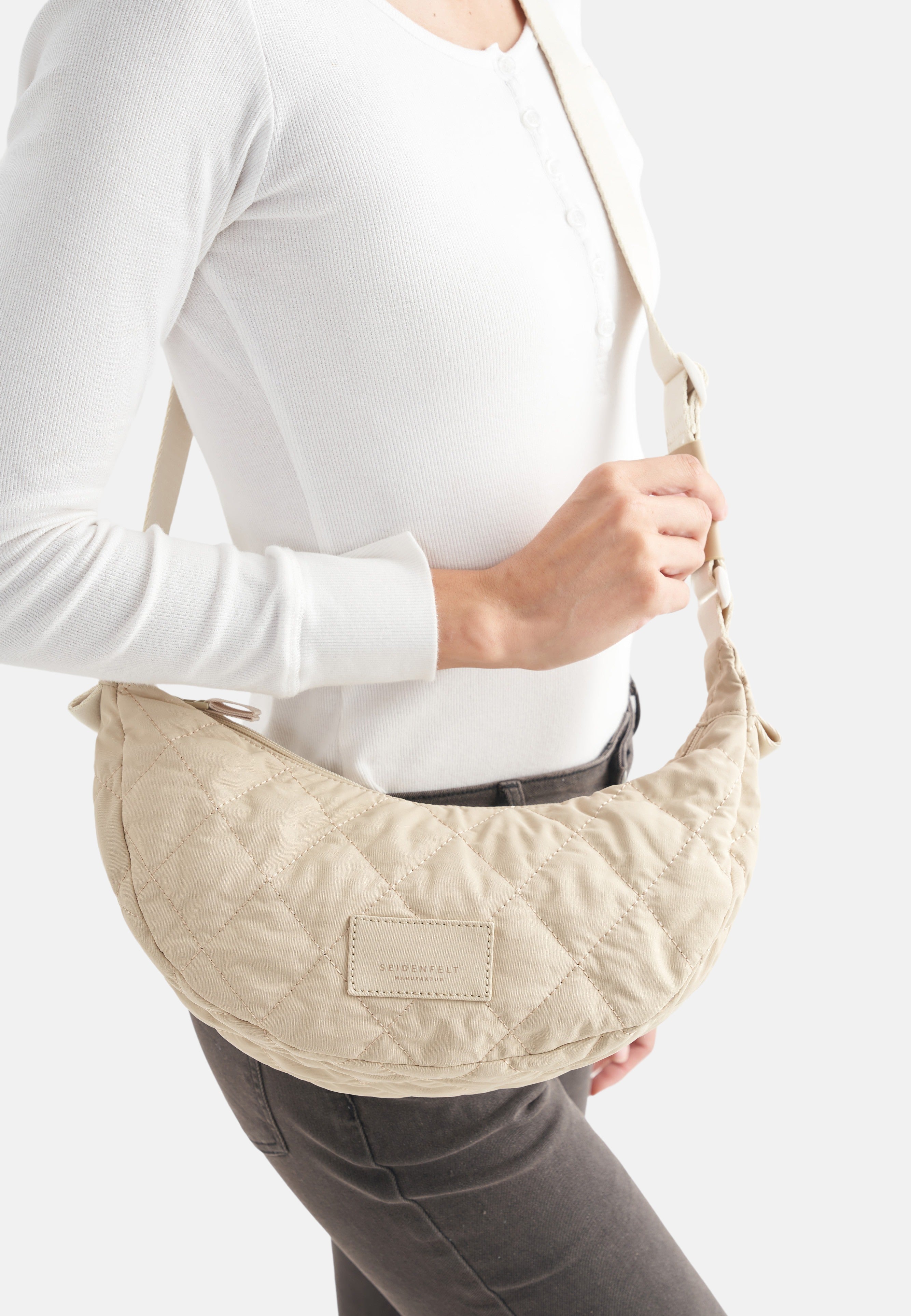 Seidenfelt - Handtaschen>Damen>Kunstledertaschen>HalbmondTaschen - Hetta Halfmoon Bag - black / OS-buttermilk / OS-chai latte / OS